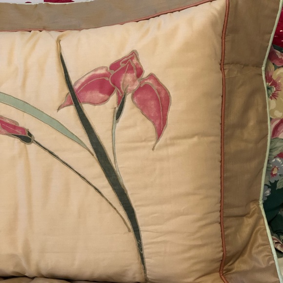 Two Vintage Queen Pillow Shams - Picture 3 of 7